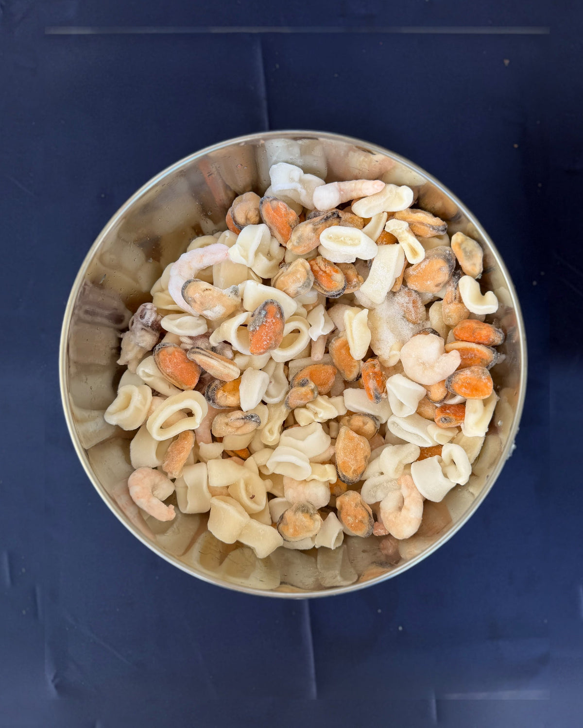 Garnelenkönig Seafood Mix Deluxe – 1-kg-Beutel, in der Edelstahlschüssel